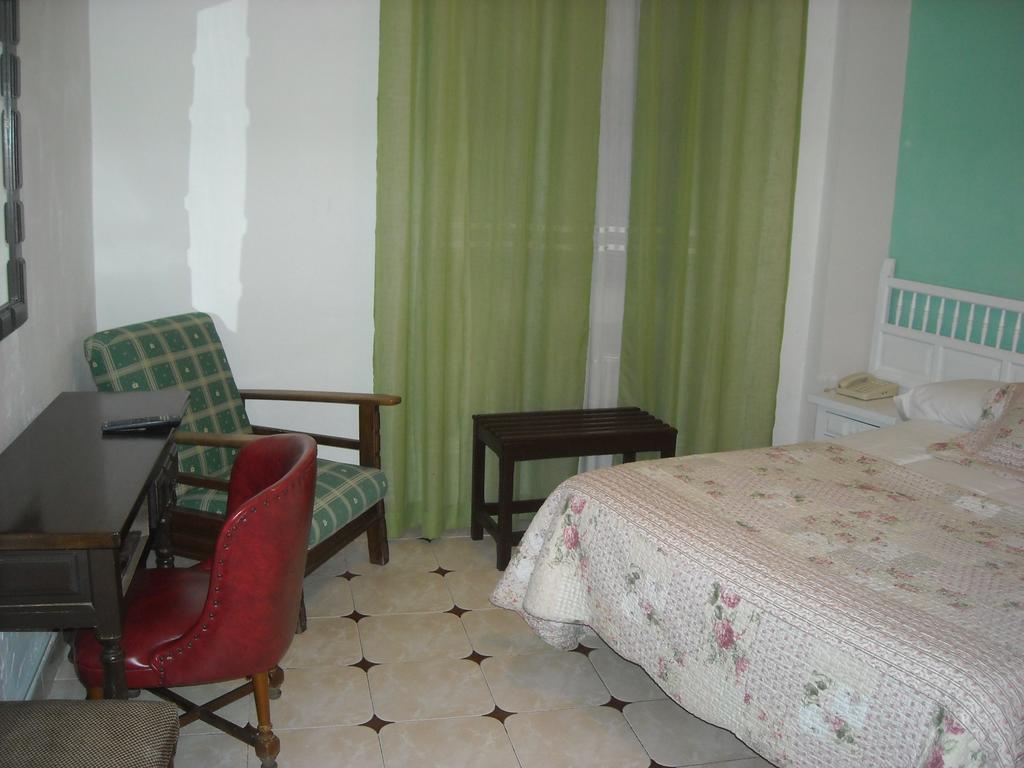 Hostal Residencia Avenida Cuenca  Exteriör bild