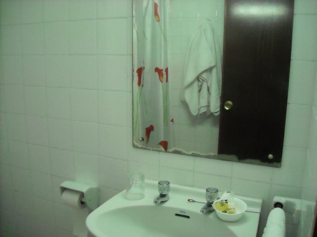 Hostal Residencia Avenida Cuenca  Exteriör bild