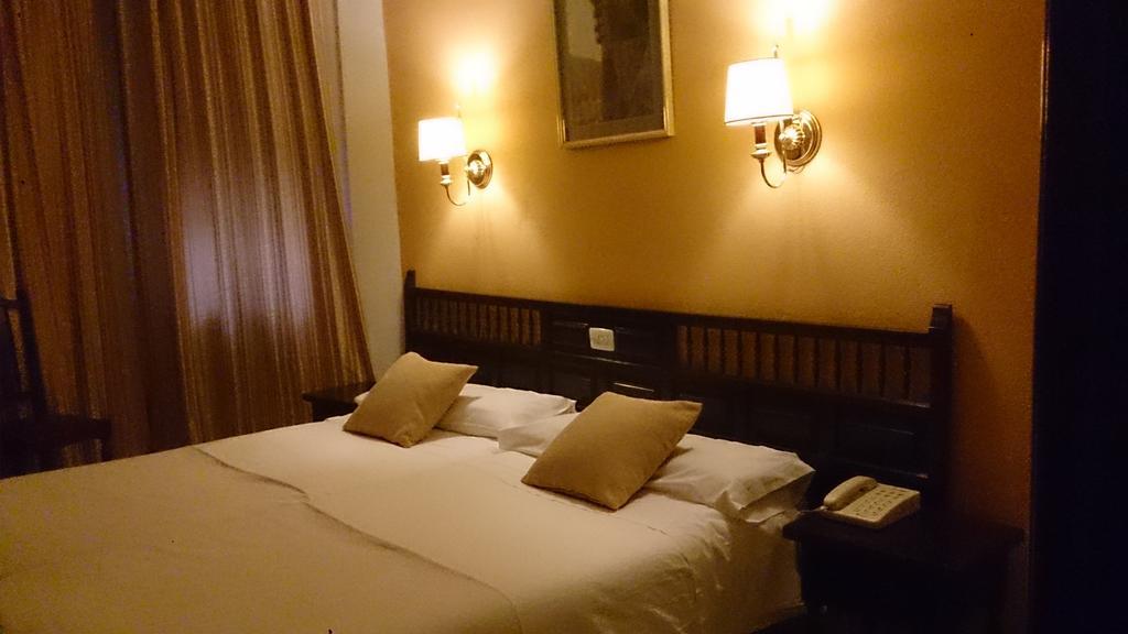 Hostal Residencia Avenida Cuenca  Exteriör bild
