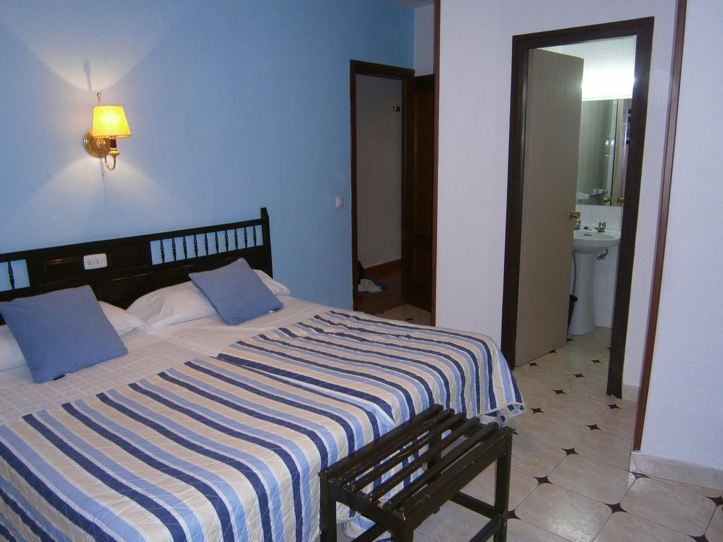 Hostal Residencia Avenida Cuenca  Exteriör bild