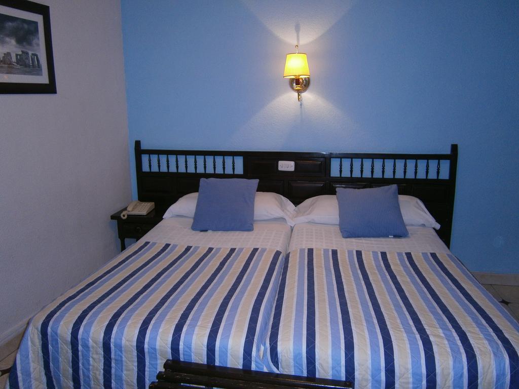 Hostal Residencia Avenida Cuenca  Exteriör bild