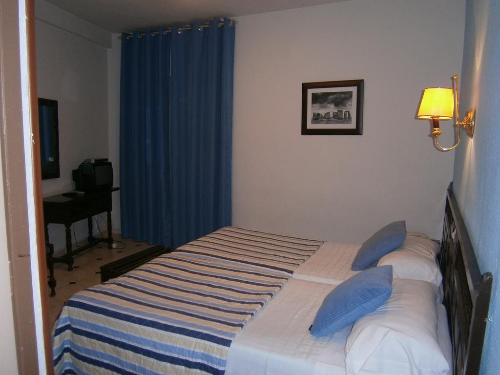 Hostal Residencia Avenida Cuenca  Exteriör bild