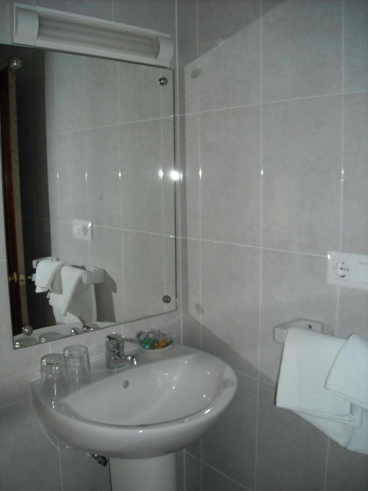 Hostal Residencia Avenida Cuenca  Exteriör bild