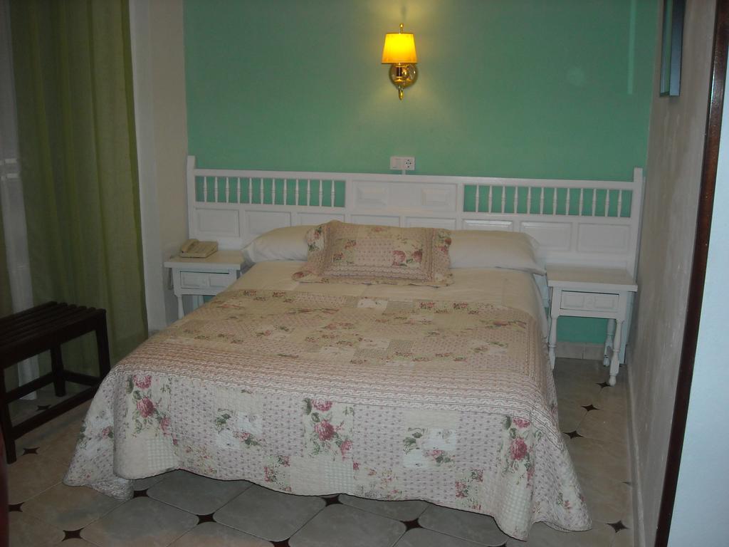 Hostal Residencia Avenida Cuenca  Exteriör bild